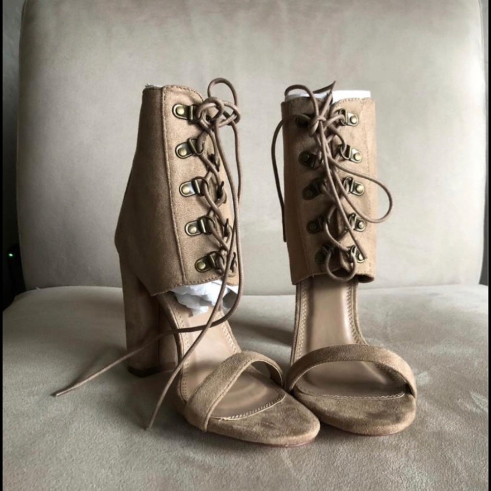 WINDSOR Lace up open toed boots